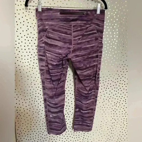 Lululemon Speed Up Crop - Picture 6 of 7